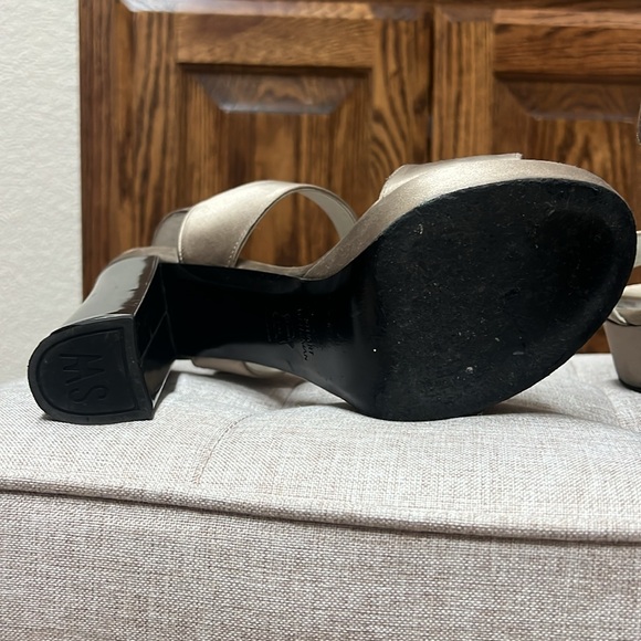 Stuart Weitzman block heels - Picture 6 of 7